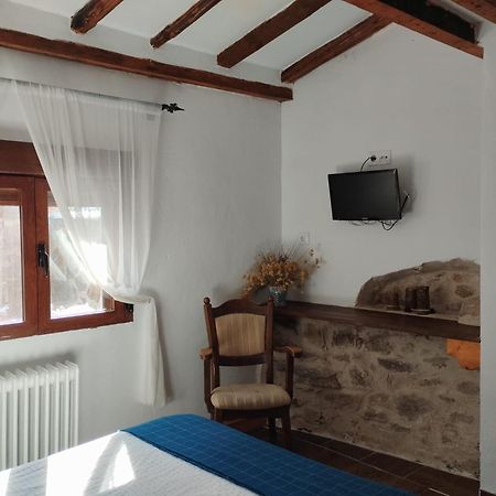 Готель Hostal Refugio De Gredos Наварредонда-де-Ґредос Екстер'єр фото