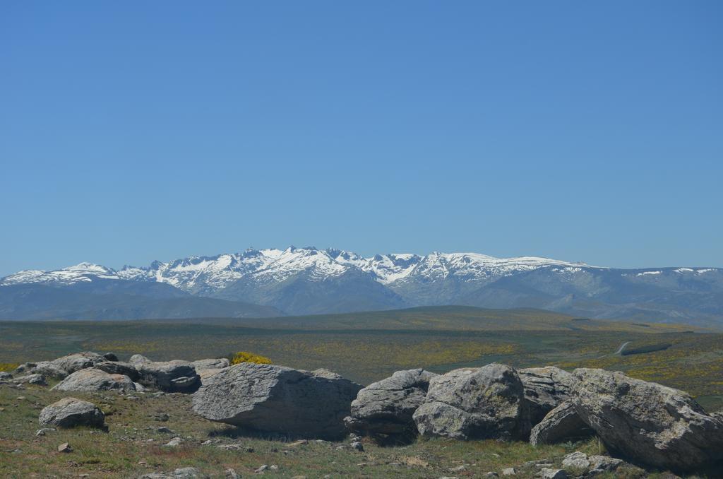 Готель Hostal Refugio De Gredos Наварредонда-де-Ґредос Екстер'єр фото