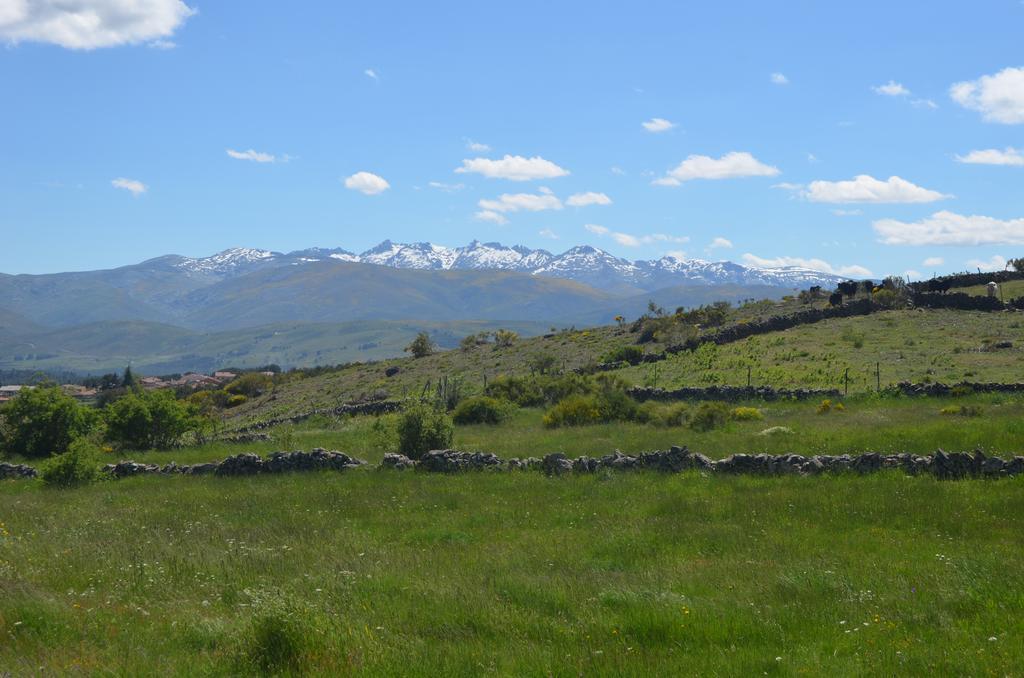 Готель Hostal Refugio De Gredos Наварредонда-де-Ґредос Екстер'єр фото