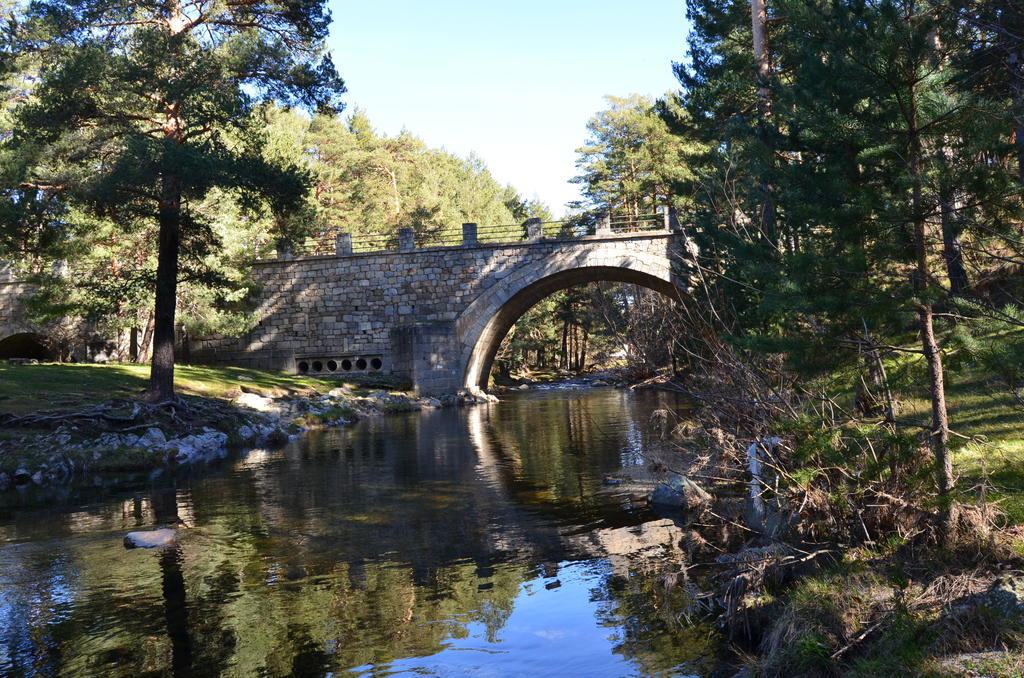 Готель Hostal Refugio De Gredos Наварредонда-де-Ґредос Екстер'єр фото